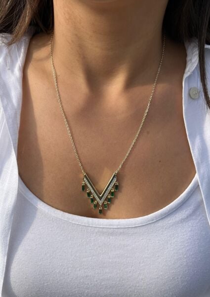 Yeşil Taşlı V Kolye