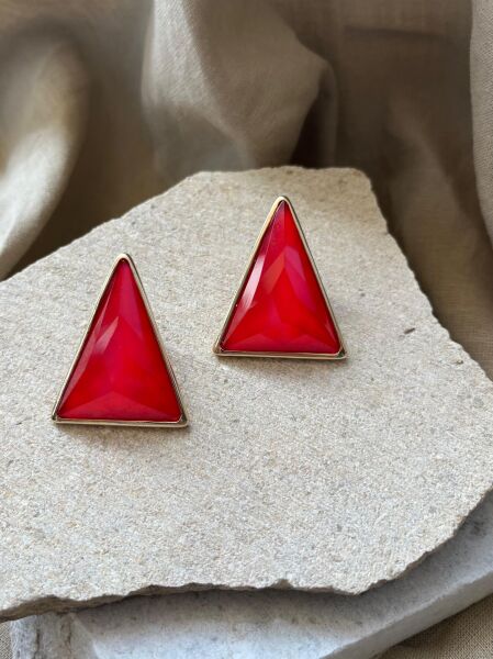 Kırmızı Taşlı Üçgen Küpe