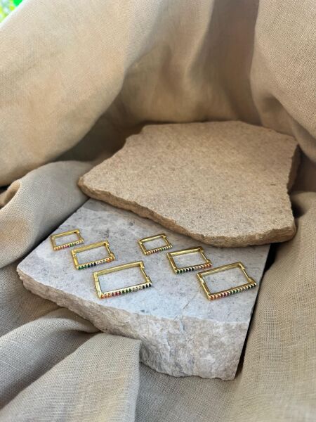 Yakemiyou Renkli Taşlı Dikdörtgen Altılı Küpe