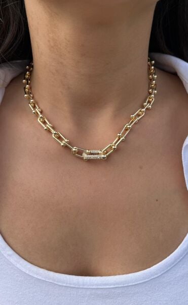 Altın Renkli Ucu Taşlı Zincir Kolye