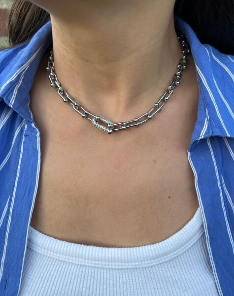Gümüş Renkli Ucu Taşlı Zincir Kolye