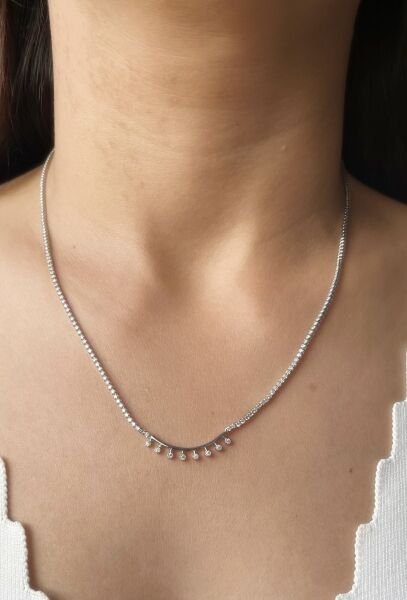 Taş Dizili Taş Uçlu Gümüş Renkli Kolye