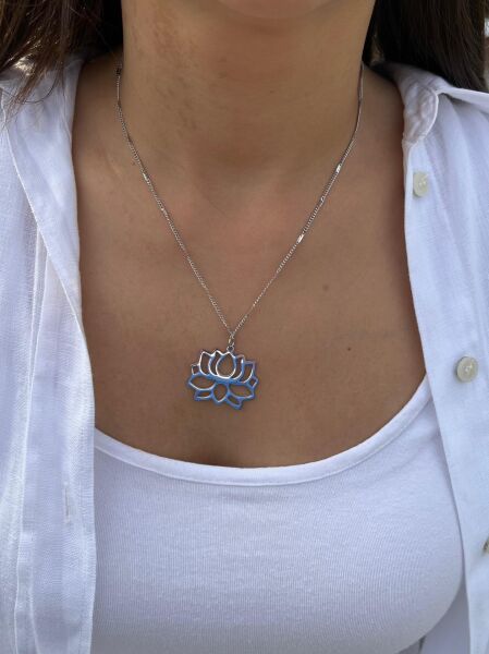 Gümüş Renkli Lotus Uçlu Kolye