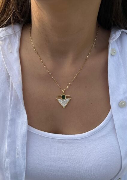 Yeşil Taşlı Üçgen Uçlu Kolye