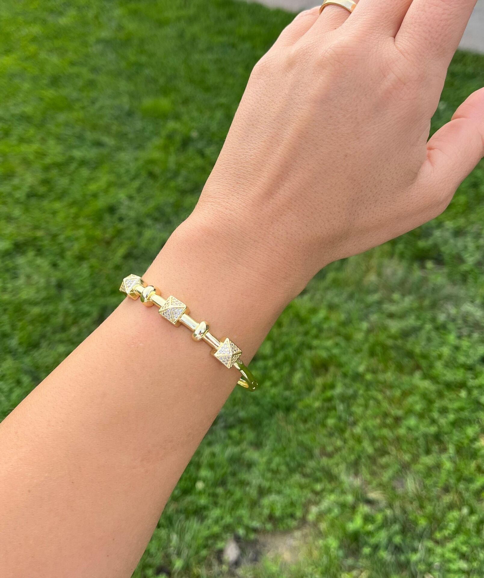 Ysx Jewelry Altın Rengi Taşlı Kare Detaylı Kelepçe