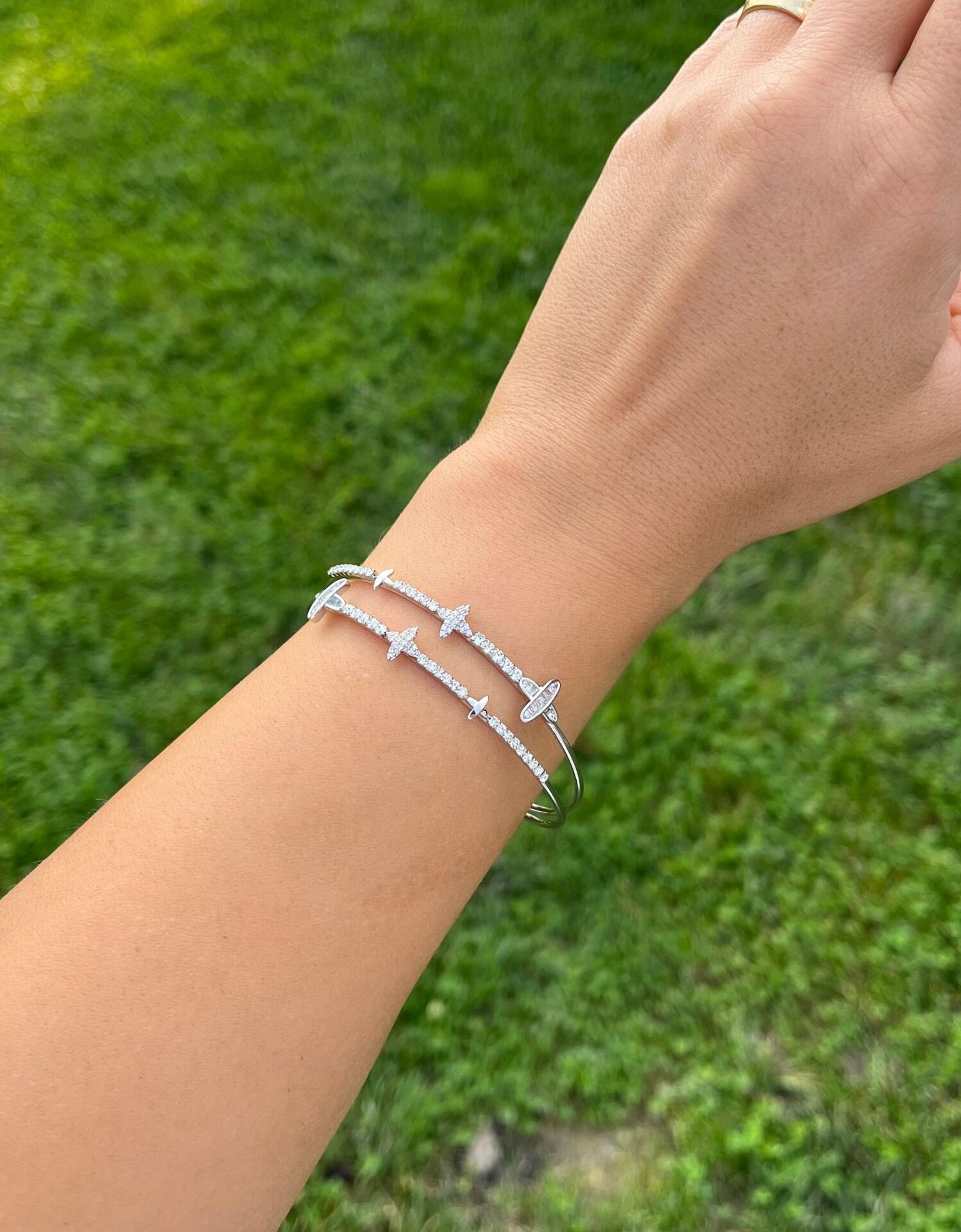 Gümüş Renkli Taşlı Yonca Kelepçe