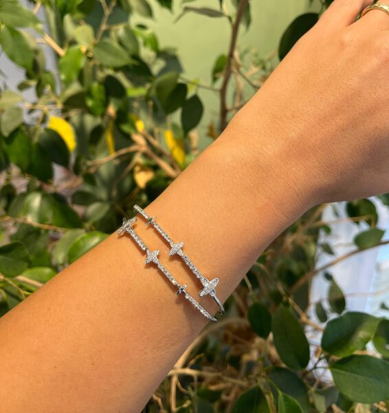 Gümüş Renkli Taşlı Yonca Kelepçe