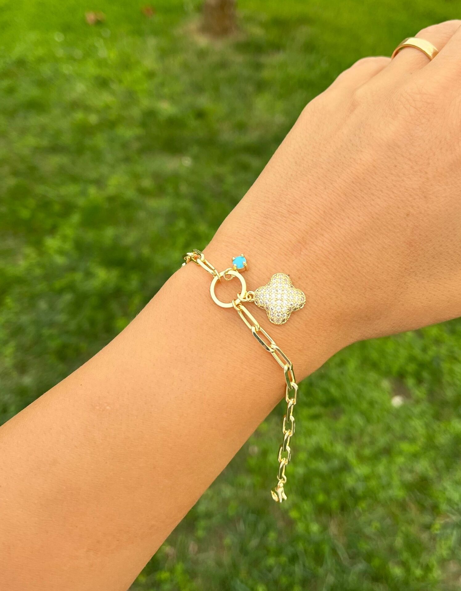 14K Yonca Charmlı Bileklik