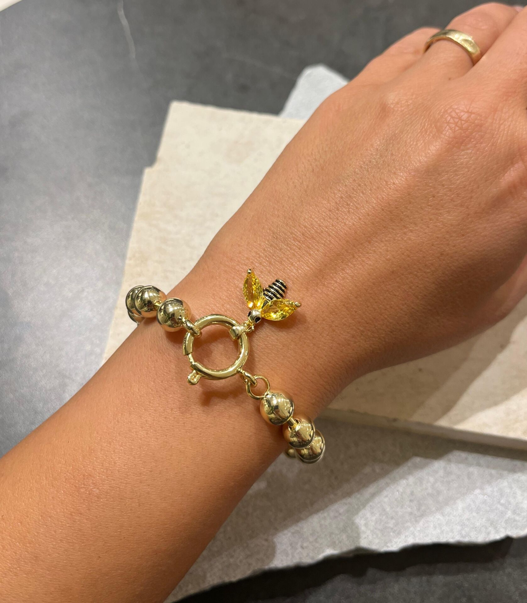 Arı Charmlı Bileklik