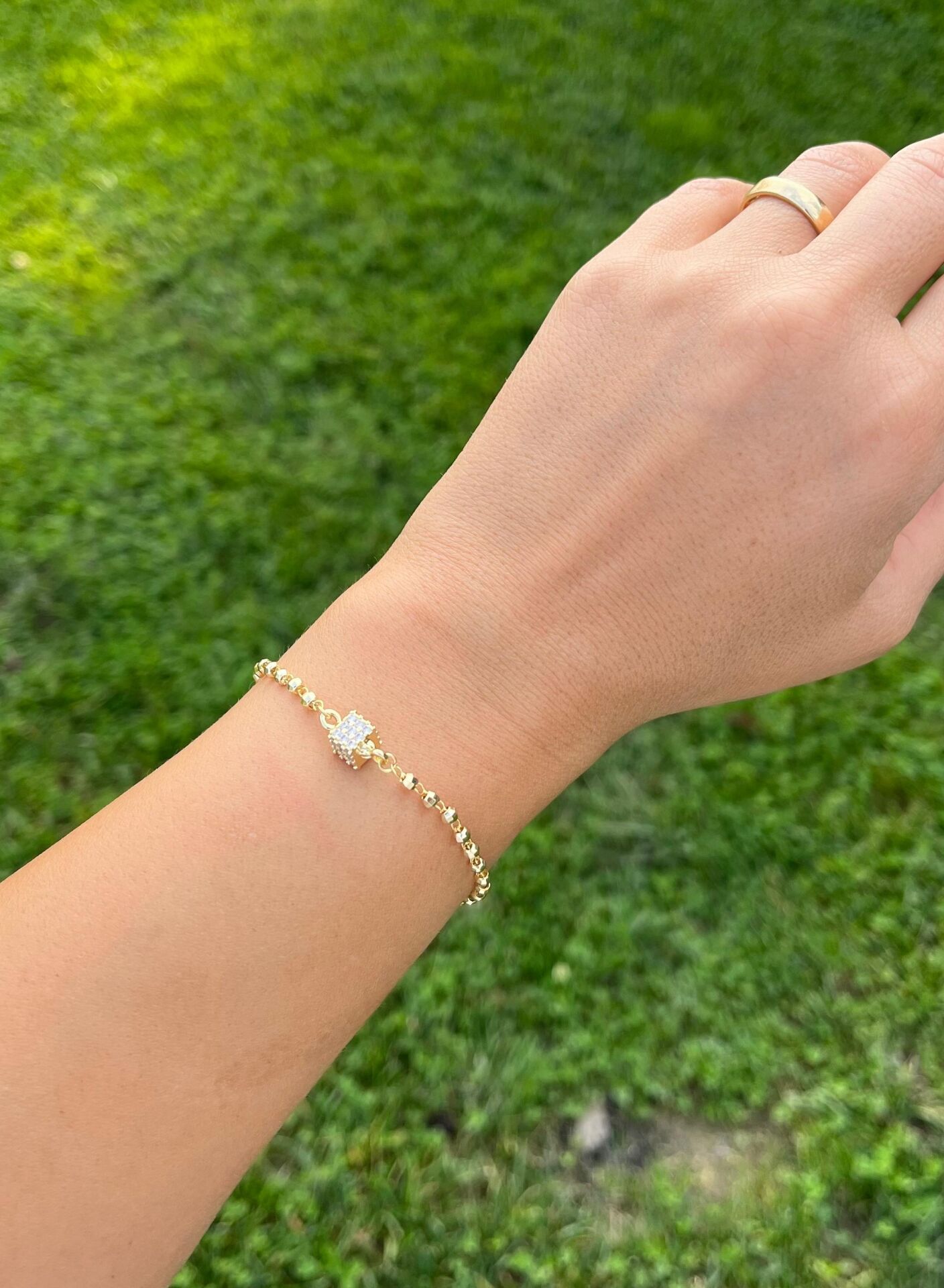 Taşlı Kare Bileklik