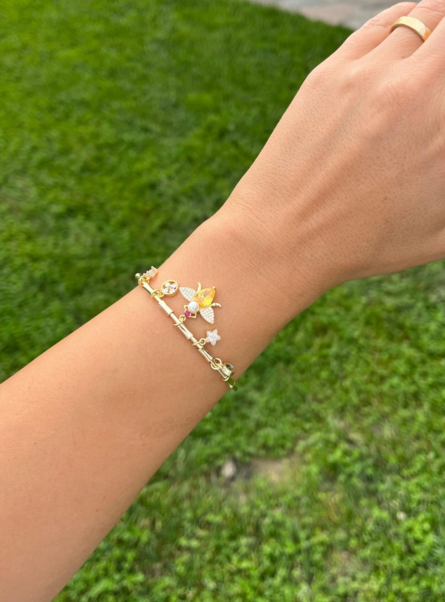 Arı Charmlı Kelepçe