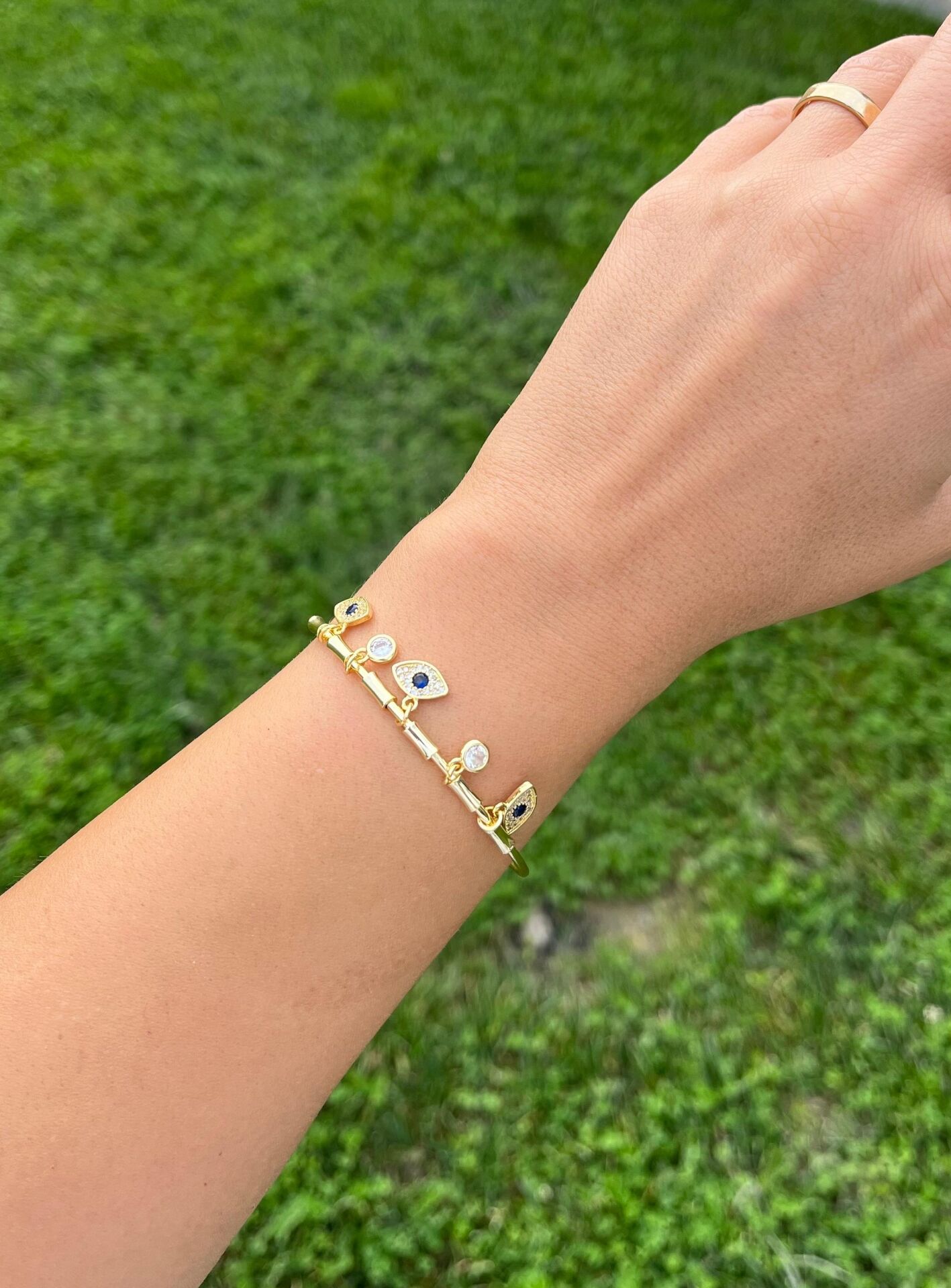 Göz Charmlı Kelepçe