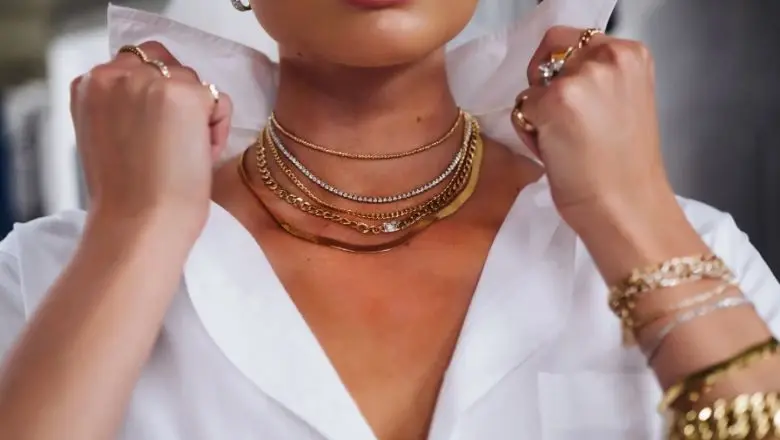Damar Rengine Göre Takı Seçimi: Hangi Metal Size Daha Çok Yakışır?