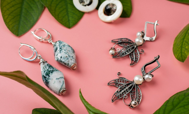 Kulağınızda Sanat: 3lü ve 6lı Küpe Kombinasyonları ile Stil Rehberi