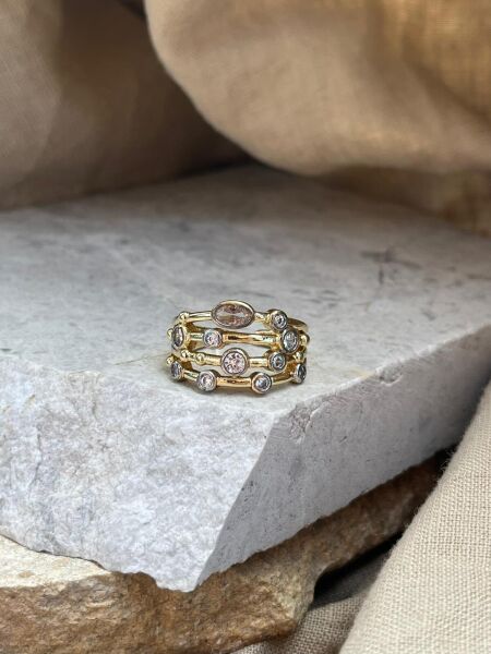 Yüzük Çok Taşlı