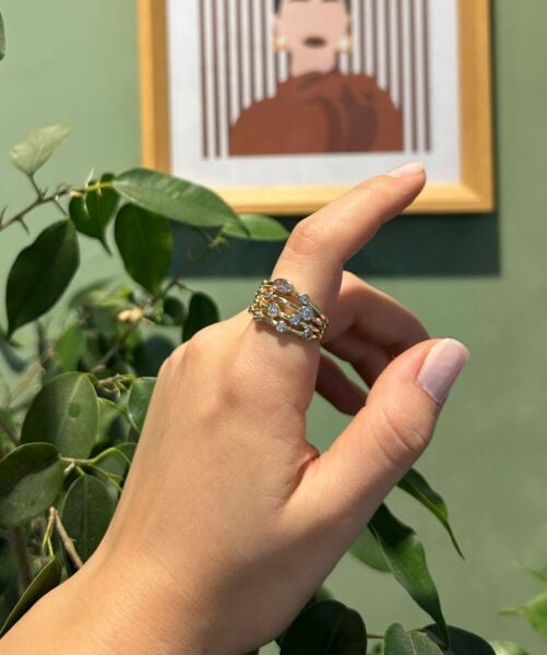 Yüzük Çok Taşlı