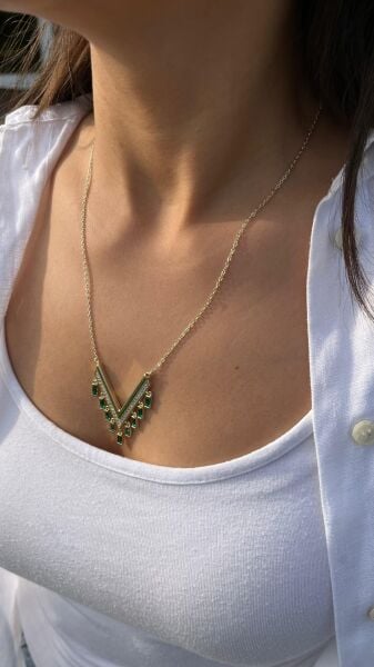 Yeşil Taşlı V Kolye