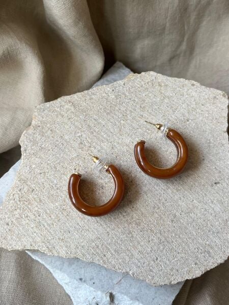 Altın Rengi Şeritli Kemik Kahverengi Küpe