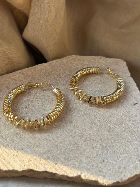 Altın Renkli Yaylı Küpe