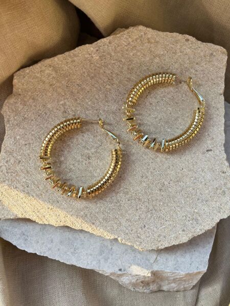 Altın Renkli Yaylı Küpe