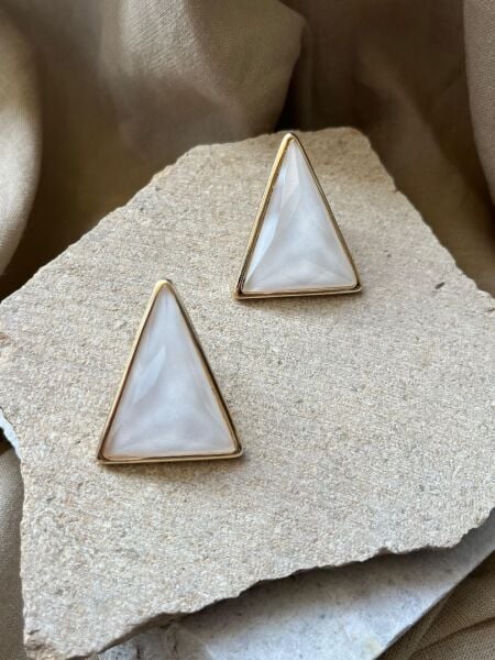 Beyaz Taşlı Üçgen Küpe