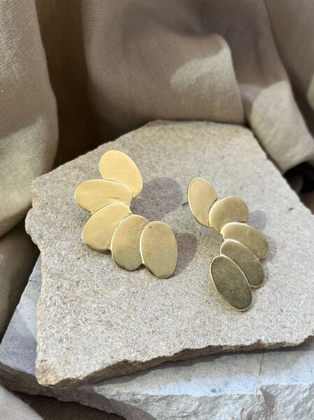 Altın Renkli Sıralı Yaprak Küpe