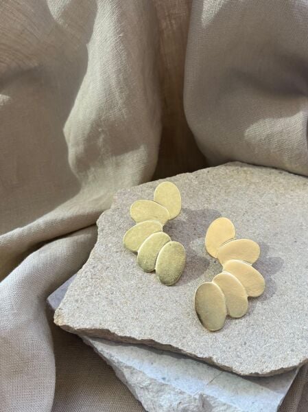 Altın Renkli Sıralı Yaprak Küpe