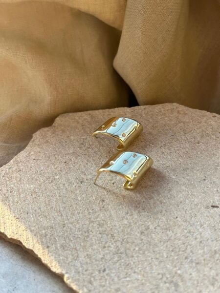 Altın Renkli Yarım Külah Küpe