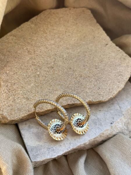 Altın Renkli Göz Detaylı Küpe