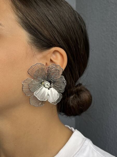 Gümüş Renkli Tel Çiçek Küpe