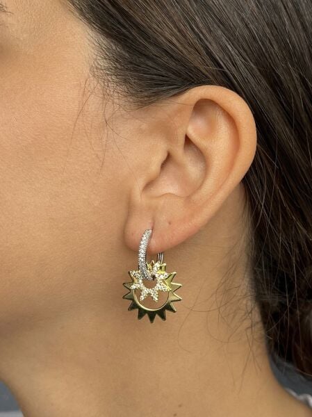 Altın Renkli Çarklı Taşlı Küpe