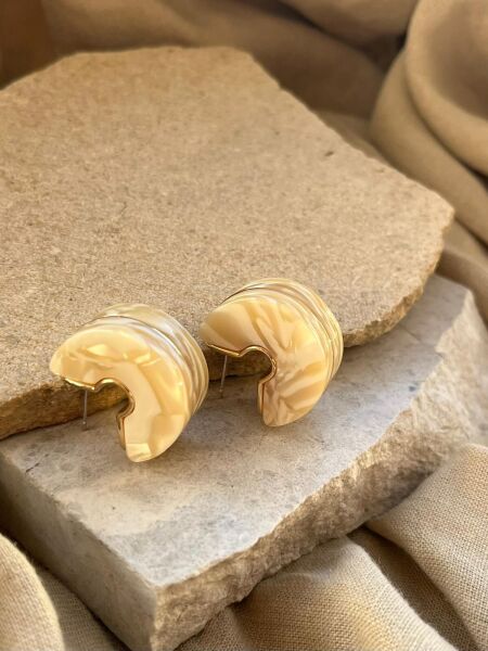 Beyaz Desenli Yarım Tekerlek Küpe