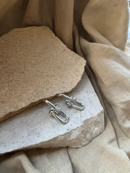 Gümüş Renkli Geçmeli Zincir Küpe