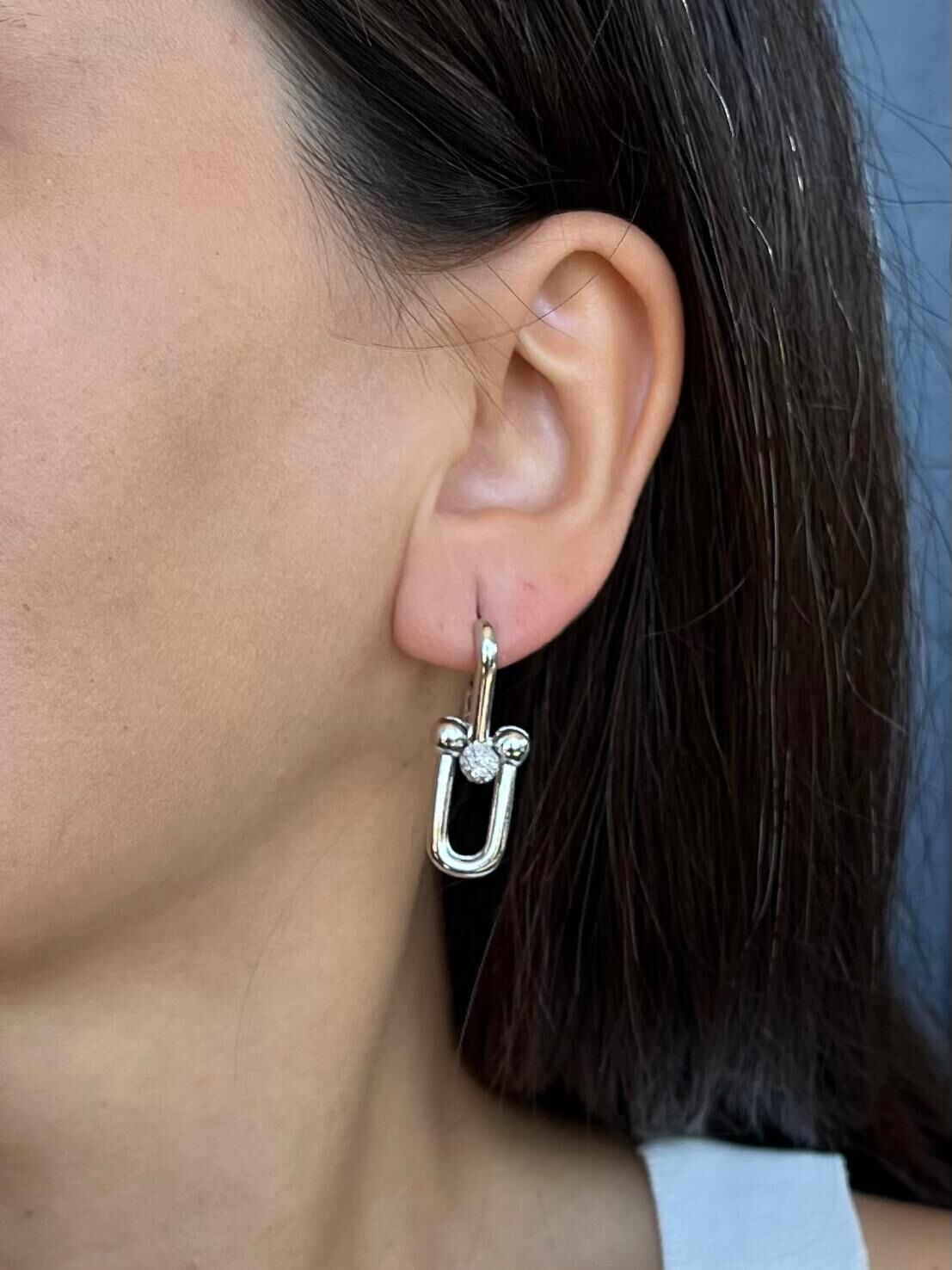 Gümüş Renkli Geçmeli Zincir Küpe