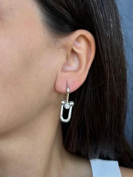 Gümüş Renkli Geçmeli Zincir Küpe