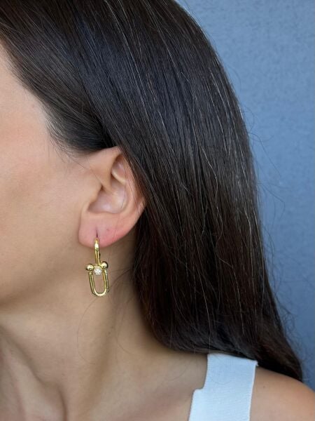 Altın Renkli Geçmeli Zincir Küpe