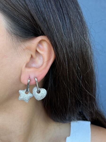 Gümüş Renkli Taşlı Kalpli Küpe