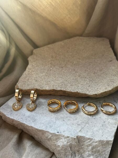 Altın Renkli Kalpli Yuvarlak Altılı Küpe