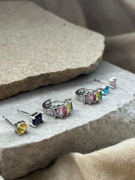 Renkli Taşlı Gümüş Renkli Altılı Küpe