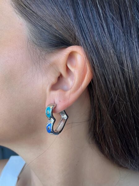 Gümüş Renkli Gözlü Kalp Küpe