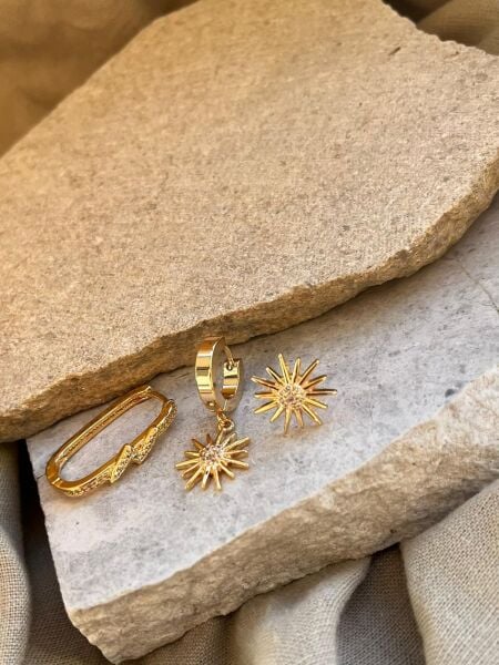 Altın Renkli Yıldızlı Taşlı Üçlü Küpe