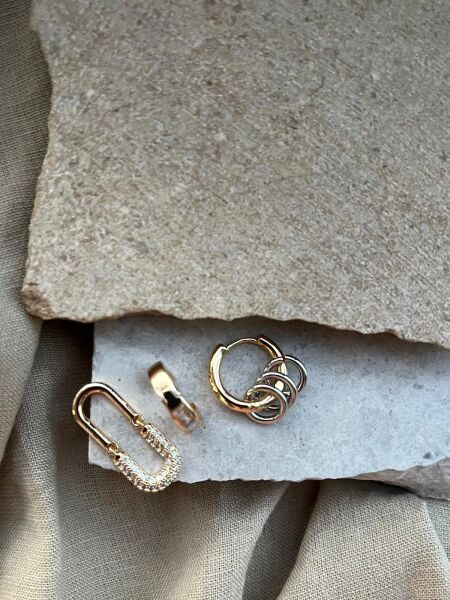 Altın Renkli Taşlı Oval Üçlü Küpe