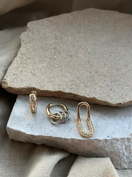 Altın Renkli Taşlı Oval Üçlü Küpe