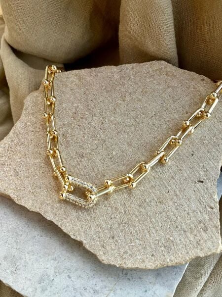 Altın Renkli Ucu Taşlı Zincir Kolye
