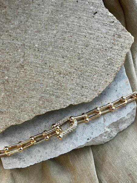 Altın Renkli Ucu Taşlı Zincir Kolye