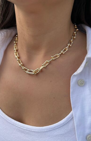 Altın Renkli Ucu Taşlı Zincir Kolye