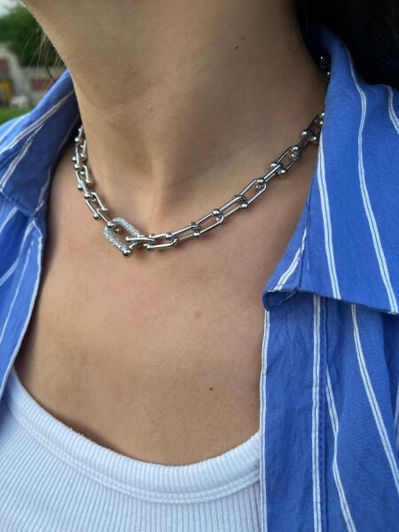 Gümüş Renkli Ucu Taşlı Zincir Kolye