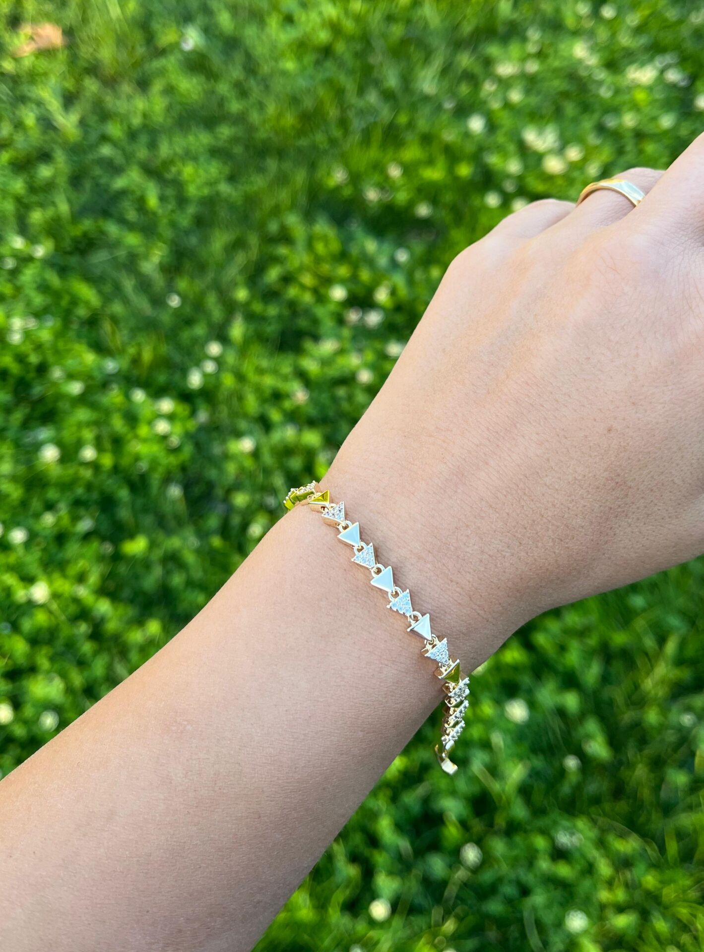 14K Taşlı Örüntü Üçgen Bileklik