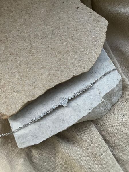 Taşlı Yoncalı Gümüş Renkli İnce Bileklik