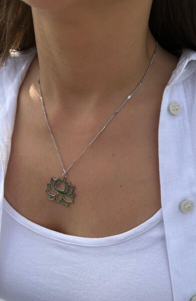 Gümüş Renkli Lotus Uçlu Kolye